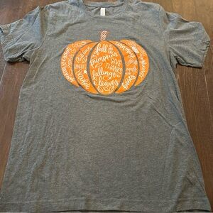 Festive Fall Pumpkin Graphic Tshirt Large  - gray and orange